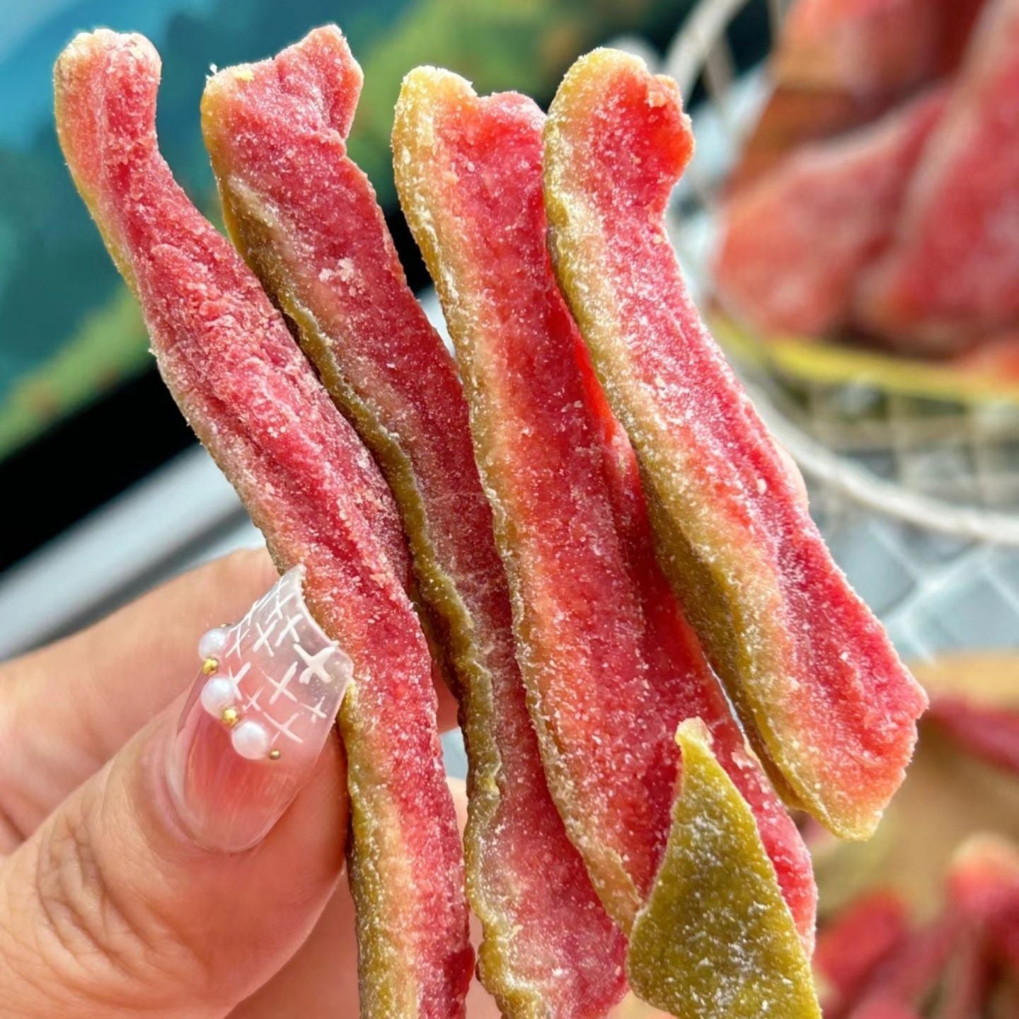 Say goodbye to high-calorie guilt! 💐Satisfy your cravings with our fiber-rich Red Guava slices-L2